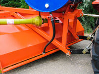 Коммунальная подметальная щетка с поливом