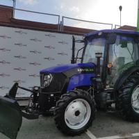 Коммунальный трактор LOVOL TB754 с гидроповоротным отвалом и щеткой