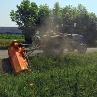 Боковой измельчитель с внутренней коробкой для садовых тракторов и насыпей - мод. LEO-140