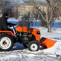 Отвал передненавесной на минитрактор Уралец  с поворотным цилиндром.