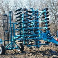 Борона дисковая легкая полуприцепная складная ДЛ-620ПС М "Форвард" тандемный каток (пневматическая тормозная система, колеса 19/45-17)