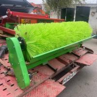 Коммунальный трактор LOVOL TE354 с фронтальным погрузчиком и щеткой