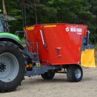 Миксер-кормораздатчик однороторный Т-659 10 м³