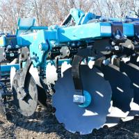 Борона дисковая легкая полуприцепная складная ДЛ-620ПС М "Форвард" тандемный каток (пневматическая тормозная система, колеса 19/45-17)