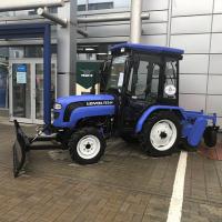 Коммунальный трактор LOVOL TE244 в комплекте с отвалом и щеткой
