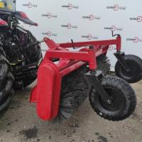 Коммунальный трактор LOVOL TB754 с гидроповоротным отвалом и щеткой